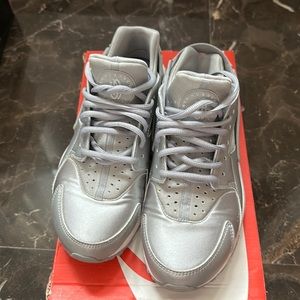 Silver Huarache run used